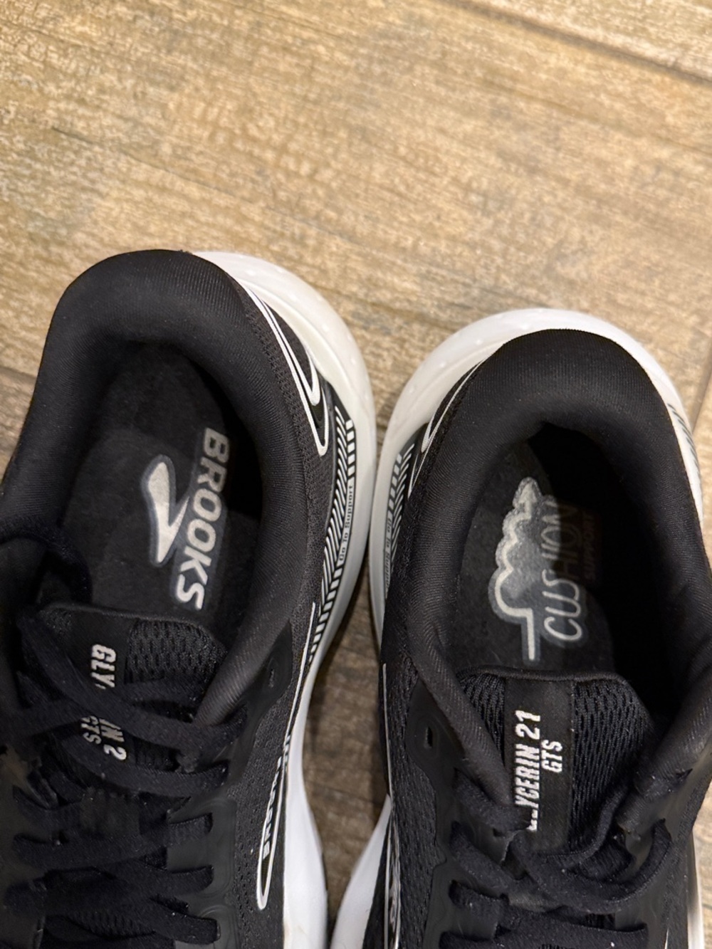 Ladies Brooks Glycerin 21  Black Running Shoes EUC.  9.5 - Picture 6 of 7